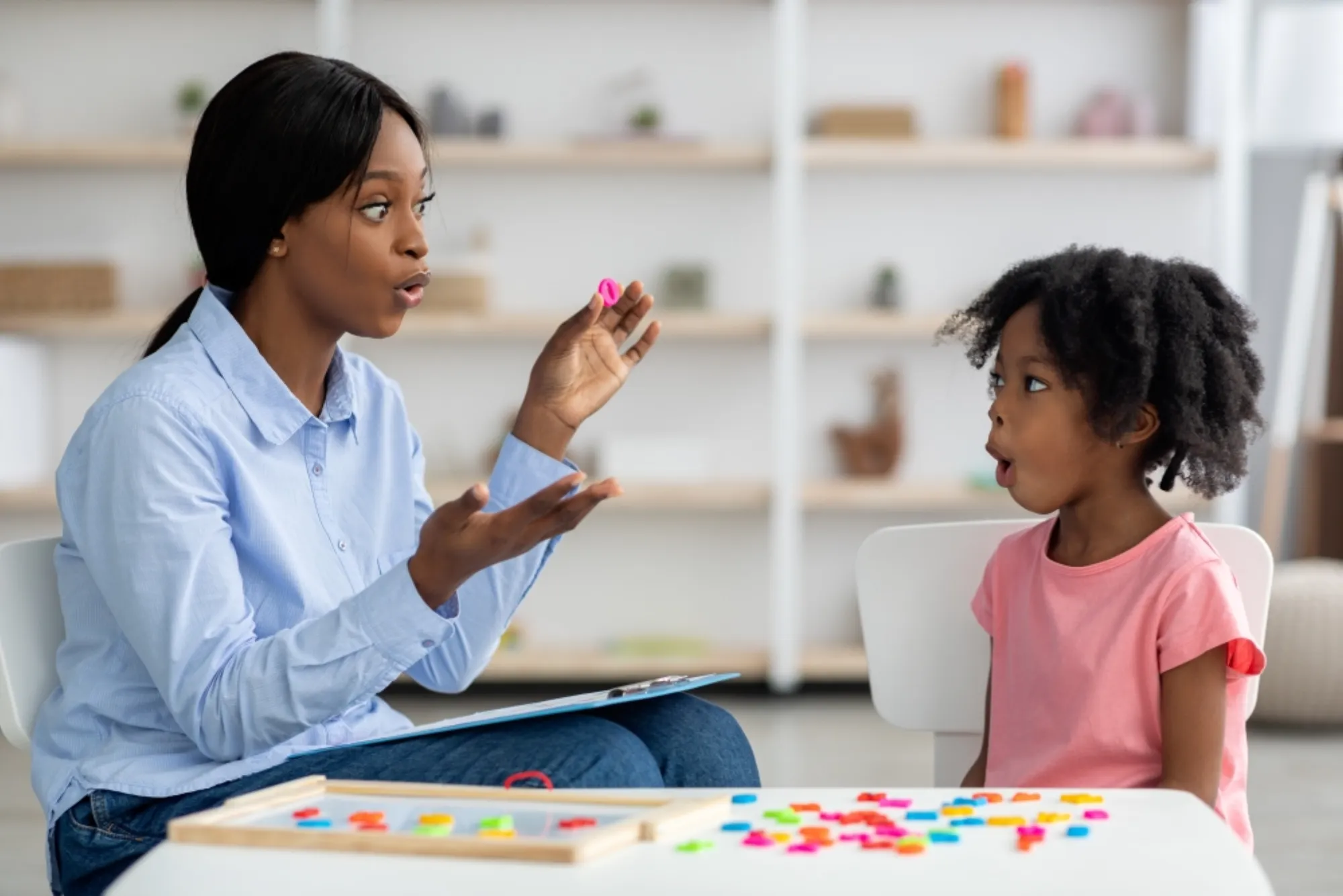 what is the role of a speech and language therapist