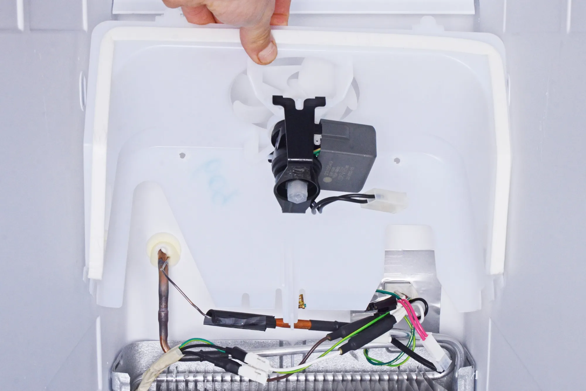 How to Fix Refrigerator Cooling Fan Issues