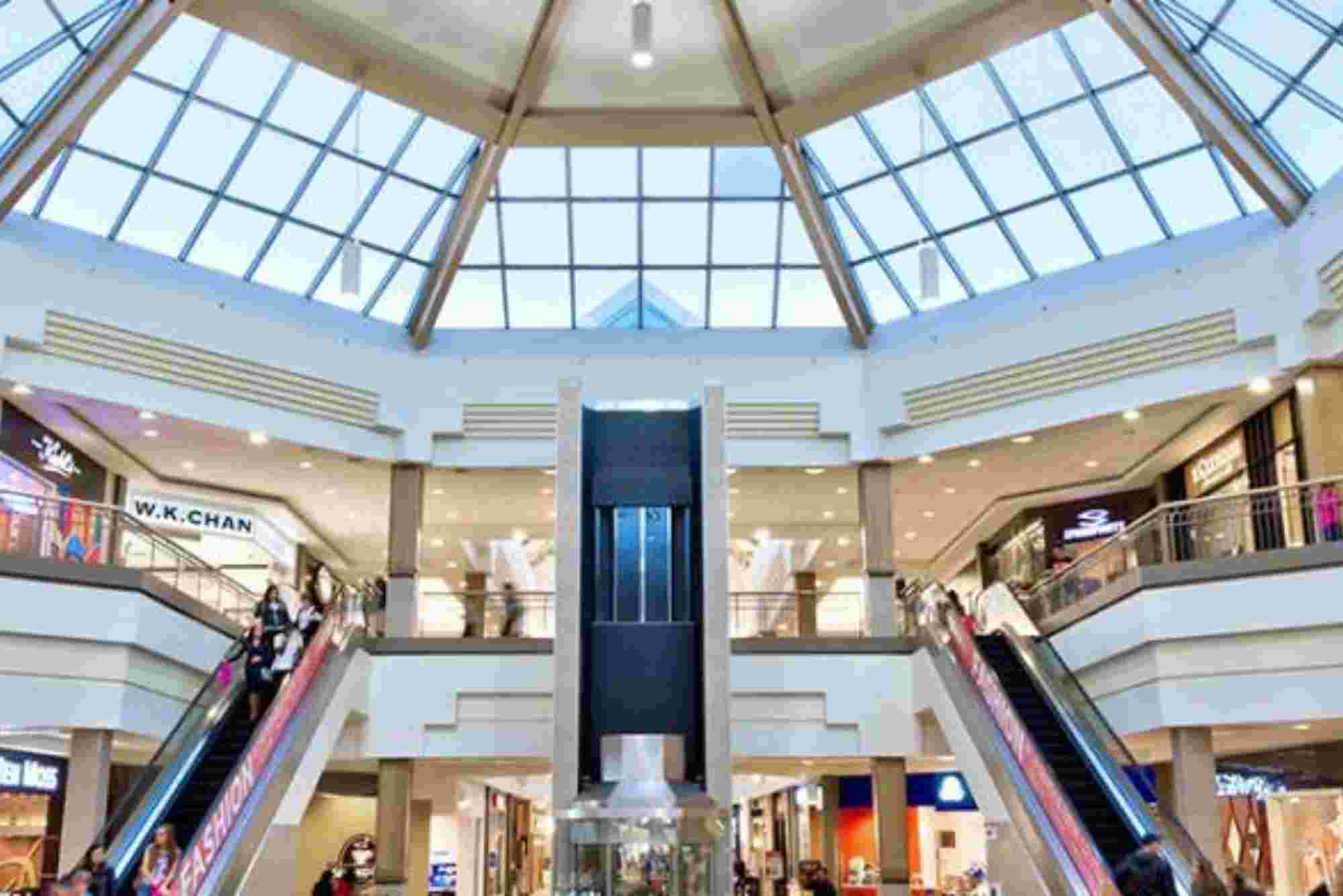 Canada Central: Polo Park Stores And Quick Eats