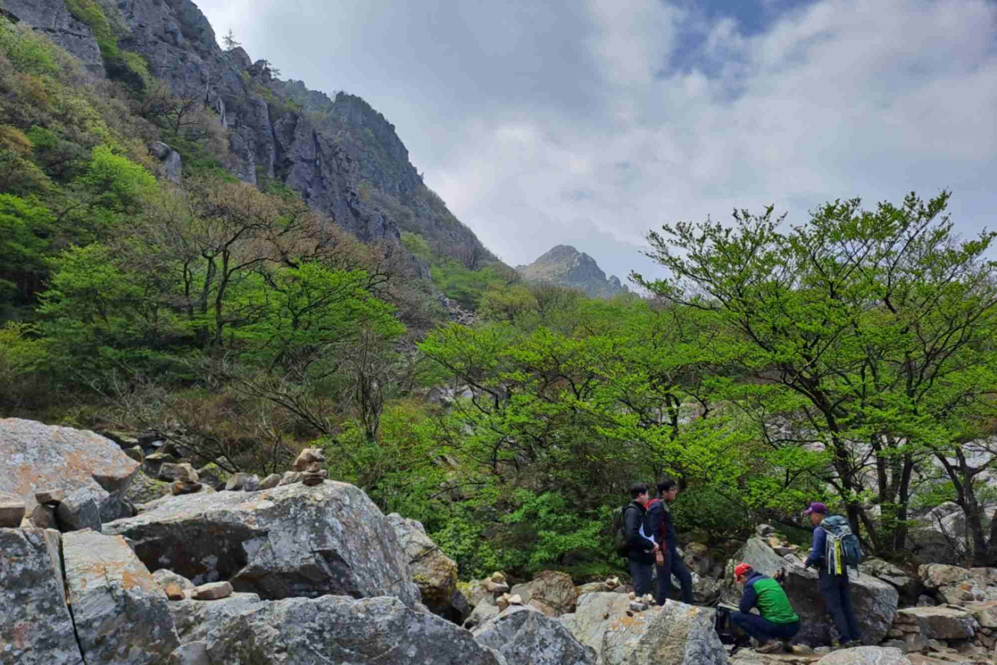Trail Guide — Hiking Near Seoul: Routes, Distance & Tips